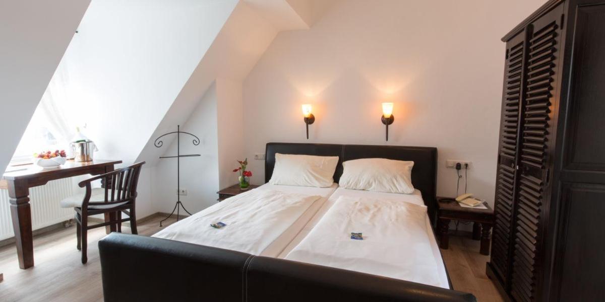 Hotel Zur Roemerbruecke Нойвид Экстерьер фото
