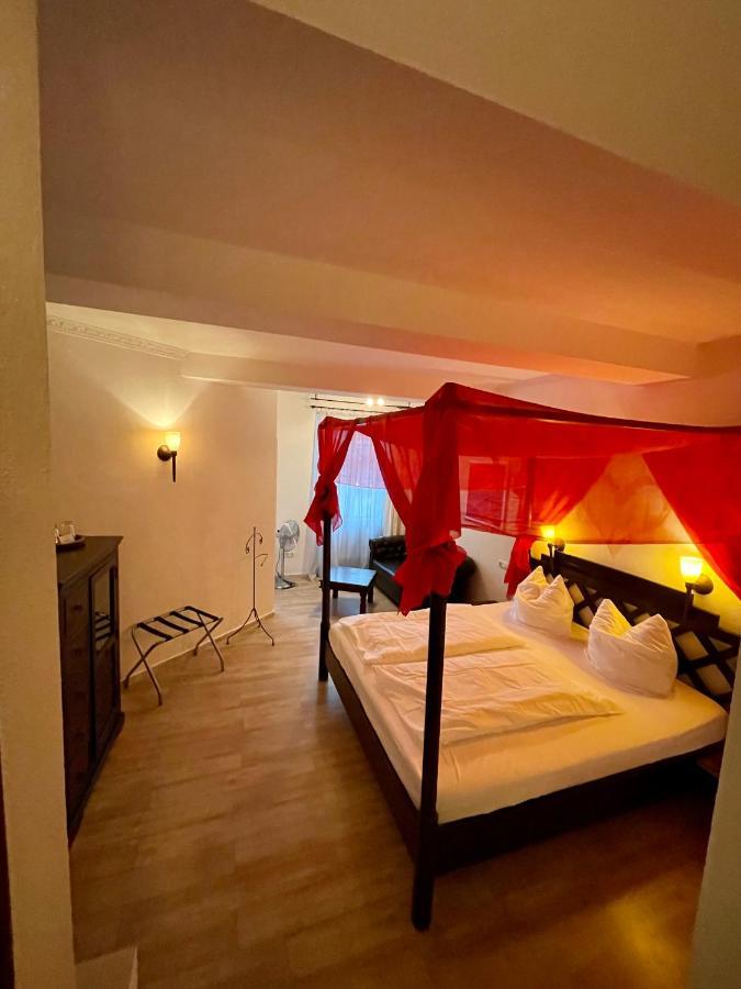Hotel Zur Roemerbruecke Нойвид Экстерьер фото